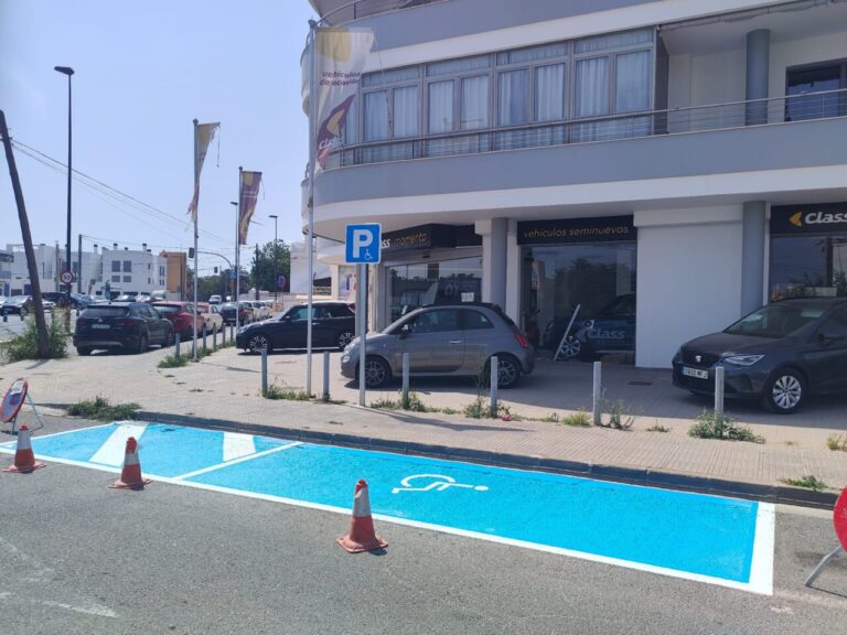Aparcamiento para personas con movilidad reducida.