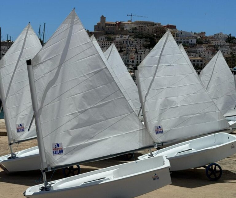 Optimist del Club Mare Nostrum, en las instalaciones de Port Nàutic Ibiza.