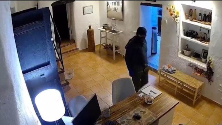 Delincuente en una villa de lujo en Ibiza. Foto: TEF.