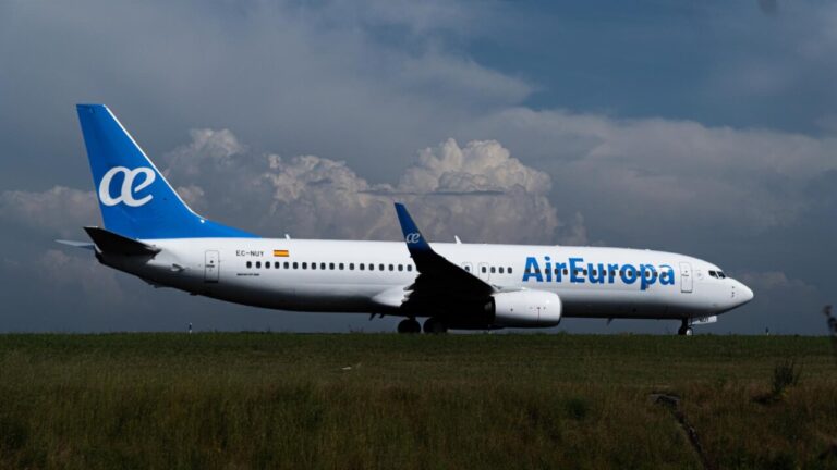 Un avión de Air Europa en tierra.