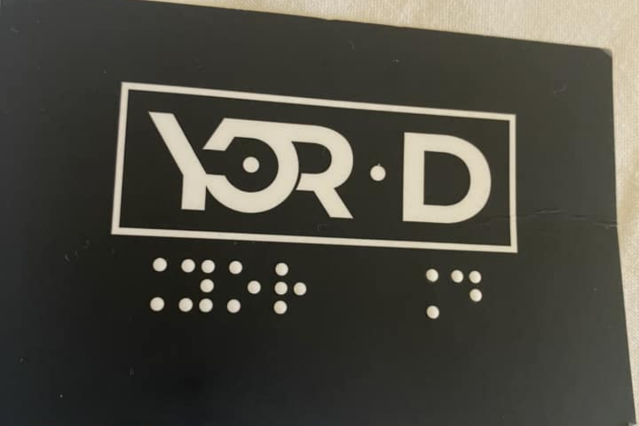 Así es la tarjeta de presentación de Yor D Así es la tarjeta de presentación de Yor D