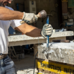 Así trabaja la empresa sus refinadas piedras (Ph press Imam)