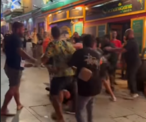 Pelea en el West End.
