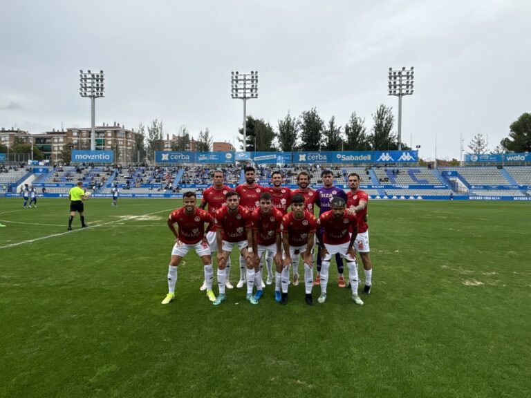 SD Ibiza en el estadio del CE Sabadell.