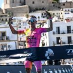 Van Riel y Knibb dominan la Ibiza T100 en una emocionante jornada de triatlón