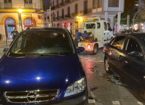 Los dos veh&iacute;culos interceptados por la Polic&iacute;a Local de Ibiza.