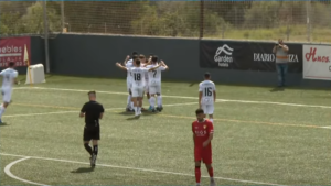 Pe&ntilde;a Deportiva celebrando su gol. Foto IB3