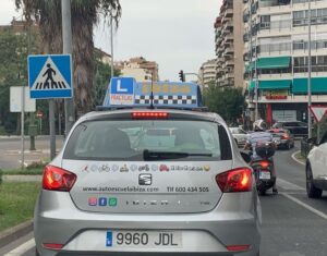 Veh&iacute;culo de autoescuela.