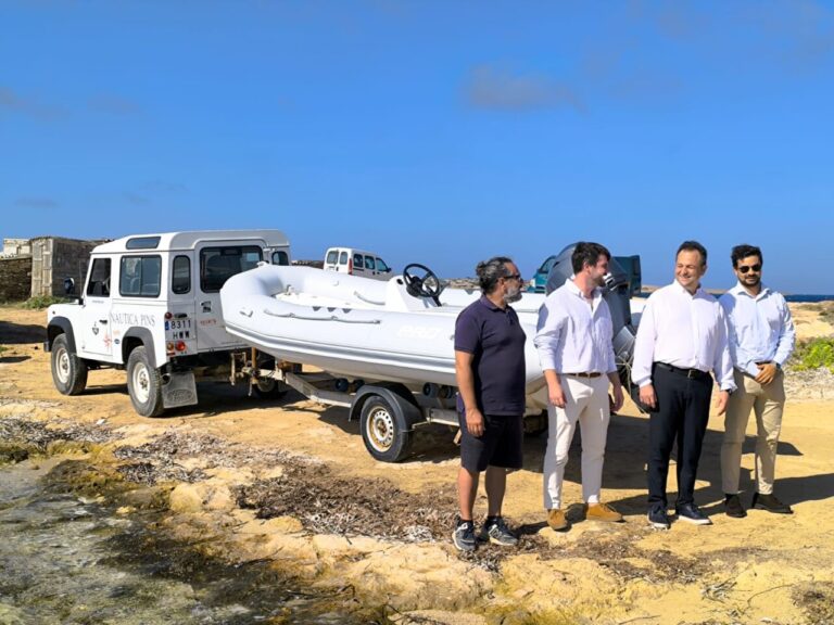 Nueva lancha en Formentera.