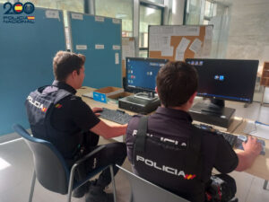 Polic&iacute;a Nacional de Ibiza.