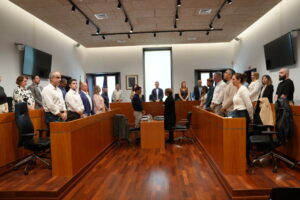 Minuto de silencio en el Pleno del Ayuntamiento de Ibiza por las v&iacute;ctimas de Valencia.