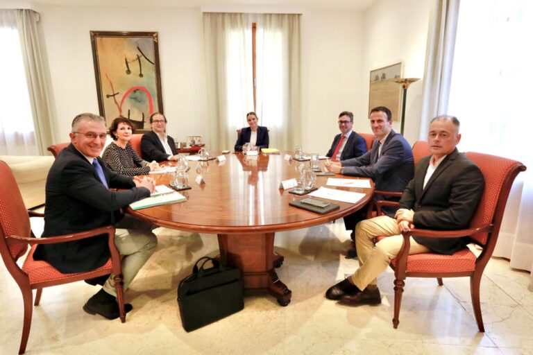 Prohens junto a los representantes de las pymes.