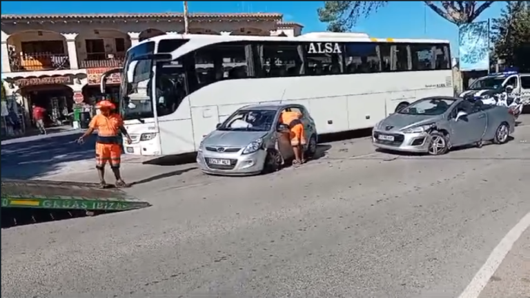 Accidente en el cruce de la carretera de Cala Conta.