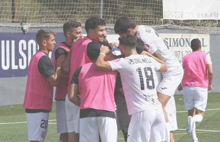 Peña Deportiva celebrando.