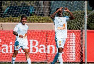 N&uacute;&ntilde;ez celebrando el gol.