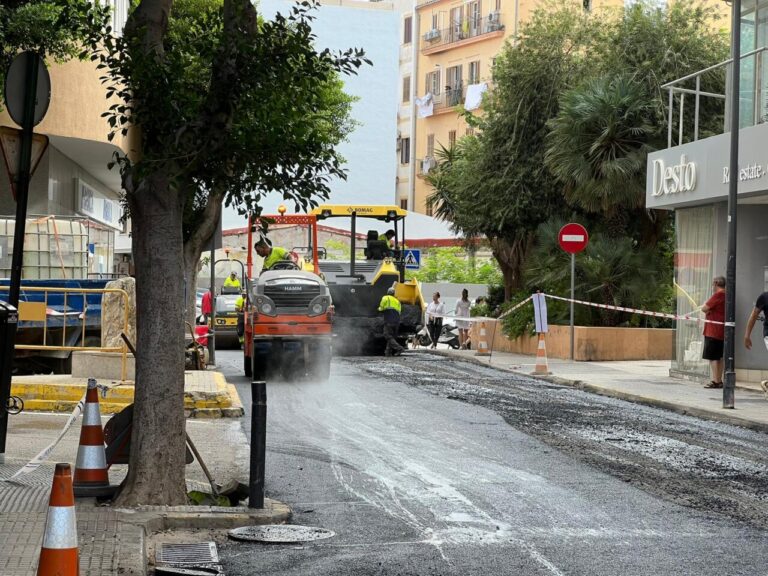 Obras de asfaltado del Ayuntamiento de Ibiza.