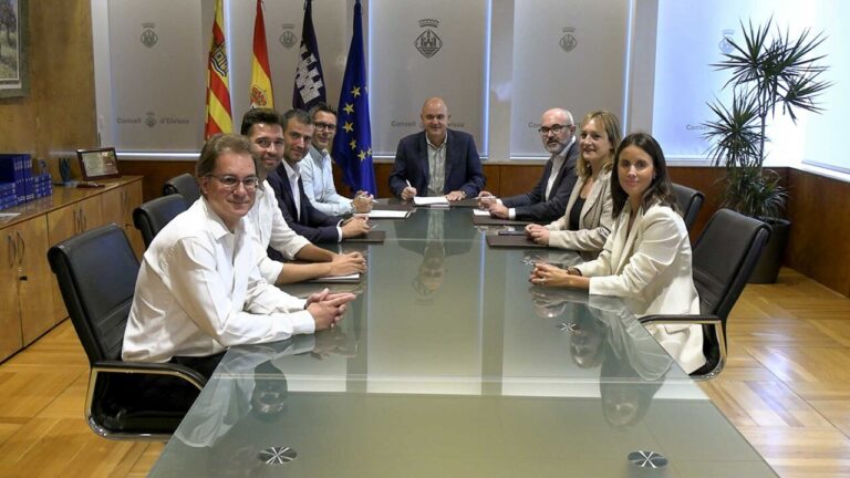 Firma del convenio del Plan Estratégico de Inversiones Municipales.