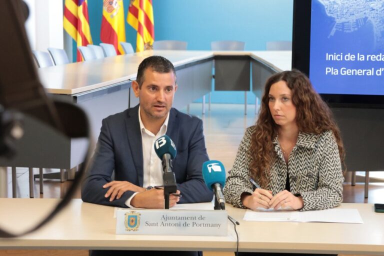 Presentación del Plan General de Ordenación Urbana en Sant Antoni.