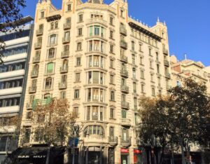 Edificio situado en el n&uacute;mero 438 de la avenida Diagonal de Barcelona que era propieda de AX Partners.