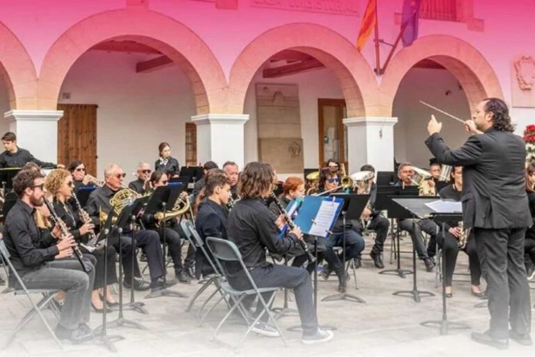 La Banda Municipal de Santa Eulària y la Banda Juvenil de l’Escola Municipal de Música están a cargo del primero de los conciertos.