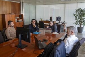Reuni&oacute;n taxistas con el Consell de Ibiza.