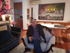 Youcef Aden en su departamento en Barcelona. (2019/Red Ivory)