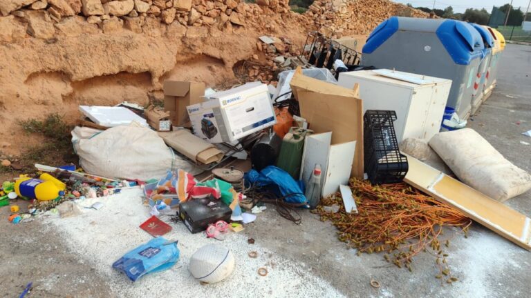 Basura acumulada en Formentera