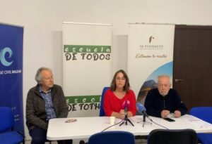 Rueda de prensa asociaciones en defensa del bilingüismo en la enseñanza y la administración. (Europa Press)
