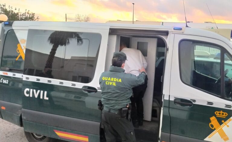 Cae un trío dedicado al robo de coches en parkings de Santa Eulalia