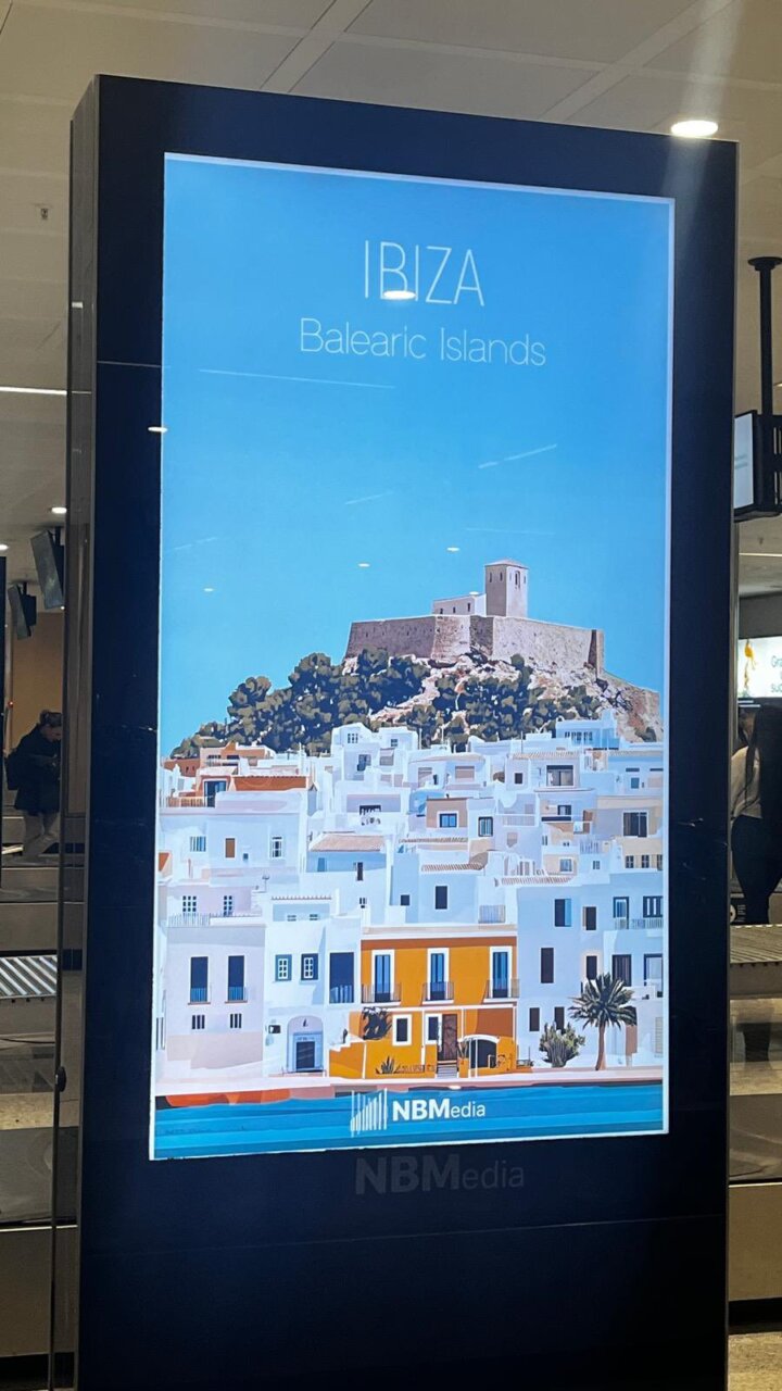 Recreational image of Dalt Vila reproduced at Ibiza airport (@NeusPratsTur).