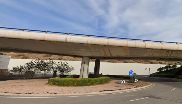 El puente de la carretera del aeropuerto, cerca del hospital de Can Misses.