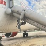 A nervous passenger activates the emergency ramp on an Ibiza-Madrid flight and ends up detained.