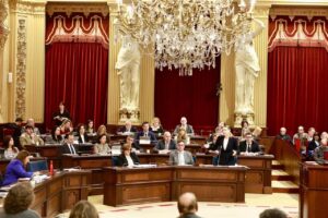 Marga Prohens en el Parlament. (Europa Press)