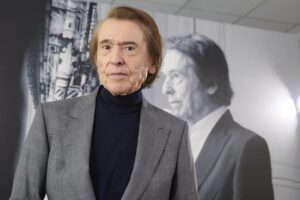 El cantante y actor español, Miguel Rafael Martos Sánchez, más conocido como Raphael, durante la presentación de su álbum ‘Ayer... aún’, en las oficinas de Universal, a 22 de noviembre de 2024