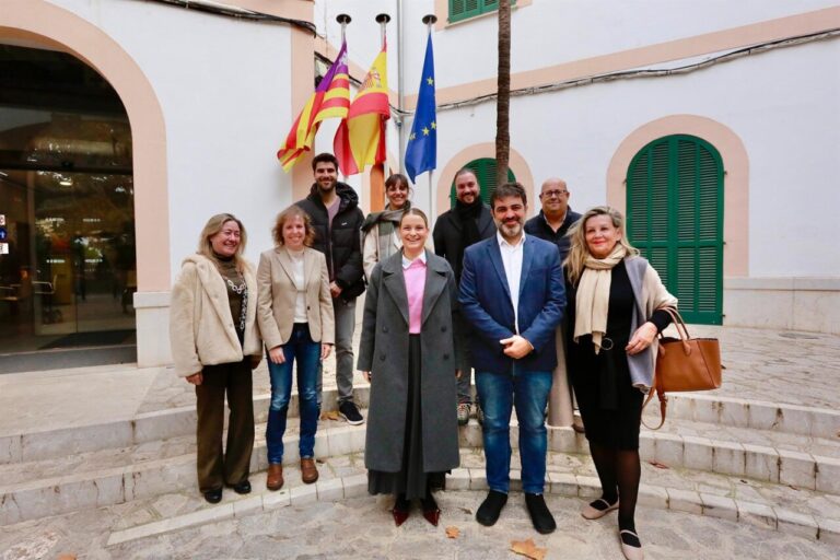 Entrega de llaves de una promoción de VPO en Mallorca.