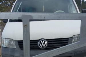 Una de las furgonetas que despert&oacute; la queja de los vecinos