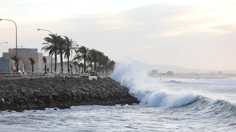 Alerta por vientos y fenómenos costeros