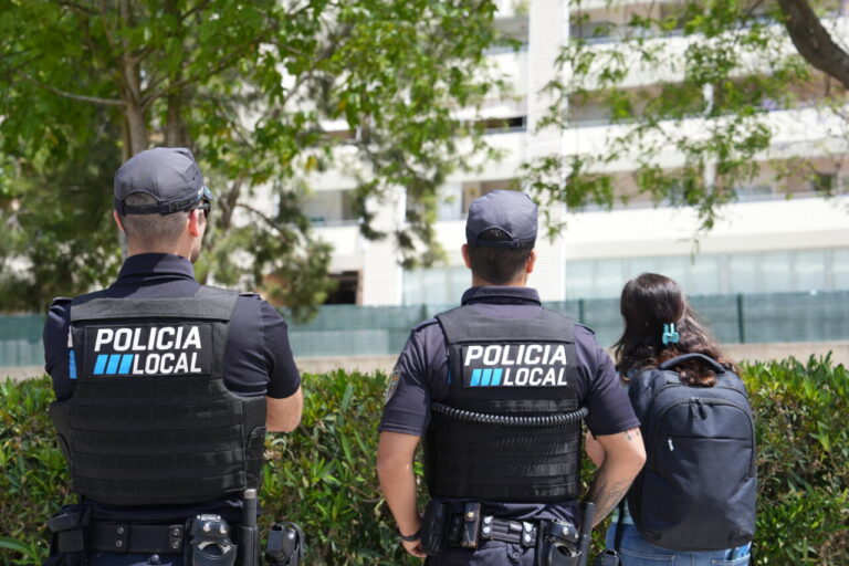 Operativo conjunto de la Policía Local y el departamento de Urbanismo de Ibiza contra los pisos turísticos ilegales.