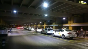 Taxis en el aeropuerto de Sevilla.