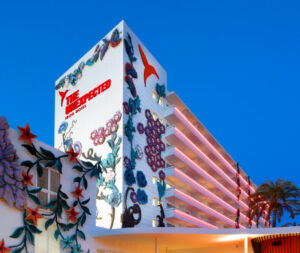 TUIH Logo Corp&oacute;reo mockup 3