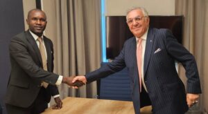 Youcef Aden durante un viaje a la Rep&uacute;blica Democr&aacute;tica del Congo (RDC). (www.youcefaden.com)