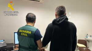La Guardia Civil detiene al apu&ntilde;alador de la barber&iacute;a de Sant Antoni.