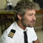 The pilot who makes people smile and takes away the fear of flying with funny messages from the Air Nostrum cockpit