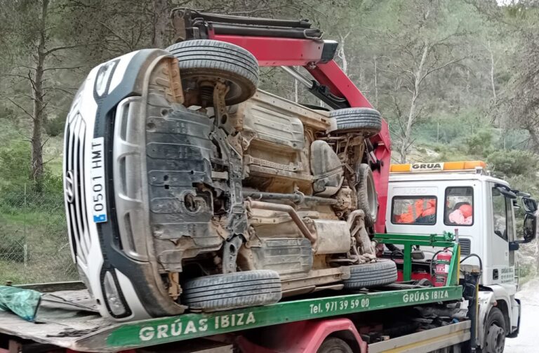 Accidente sin heridos en el camino de la cantera de Can Nescandel