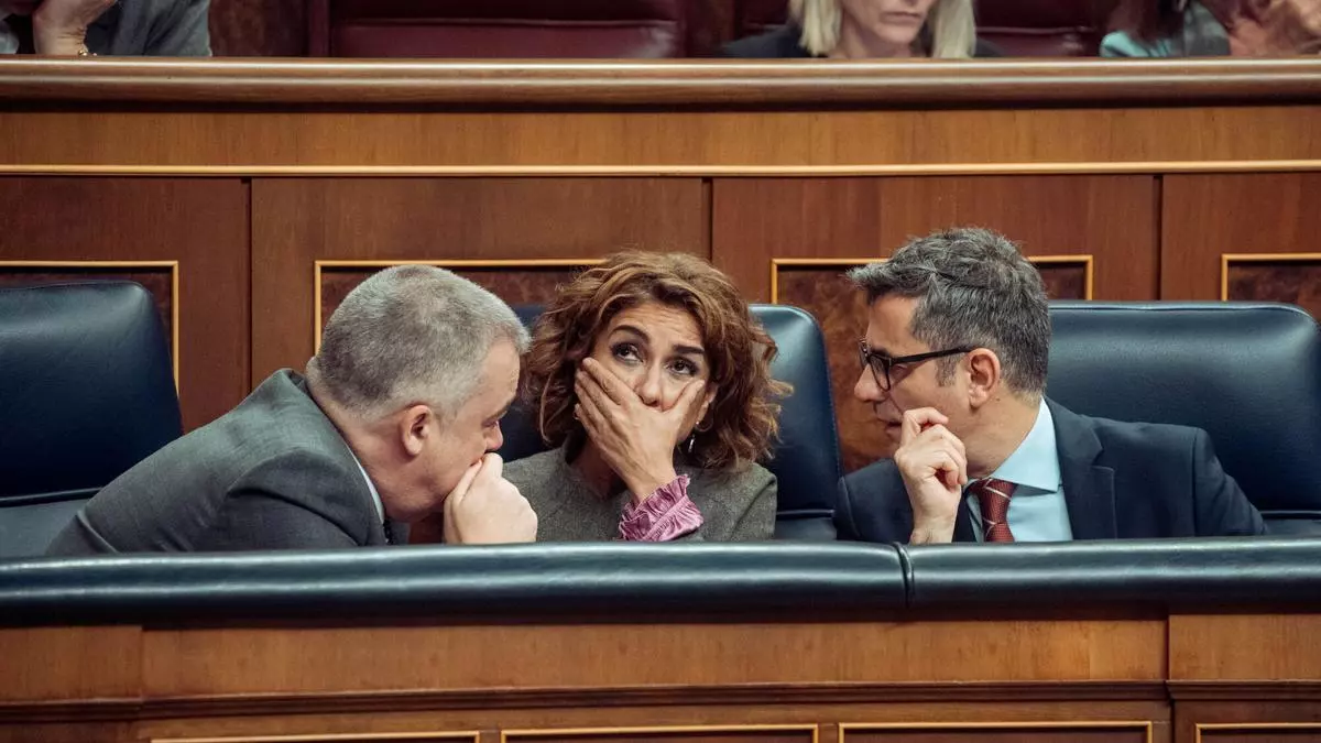 The First Vice-President and Minister of Finance, María Jesús Montero, the Minister of the Presidency and Justice, Félix Bolaños, and the Secretary of Organization of the PSOE, Santos Cerdán, during the plenary session on Wednesday (Gabriel Luengas / Europa Press).