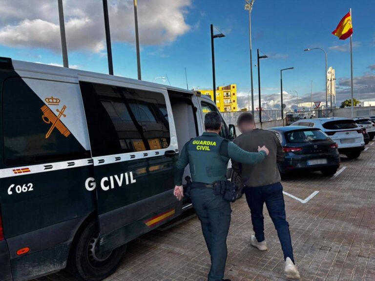 Detenido en Ibiza por un delito de robo con violencia en una casa. (Guardia Civil)