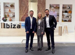 La alcaldesa de Santa Eul&agrave;ria, Carmen Ferrer Torres, en Fitur. (@Carmen__Ferrer)