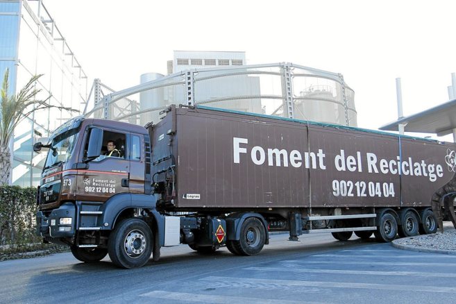 Uno de los camiones utilizado para transportar basura desde Cataluña a Son Reus.