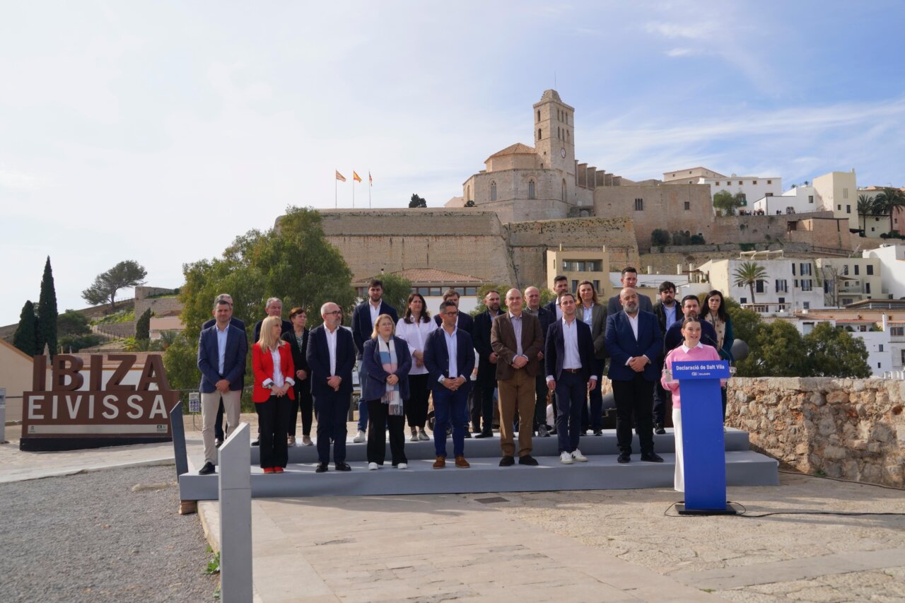 Alcaldes del PP y la presidenta del Govern, Marga Prohens.