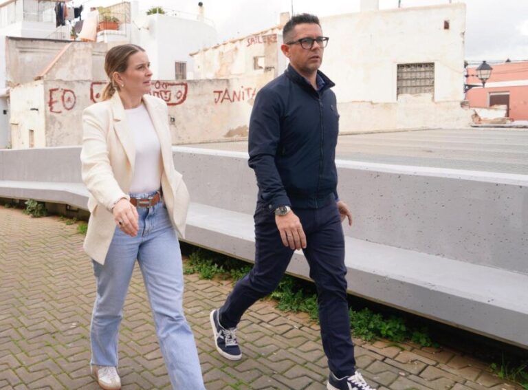 Rafael Triguero junto a Marga Prohens.